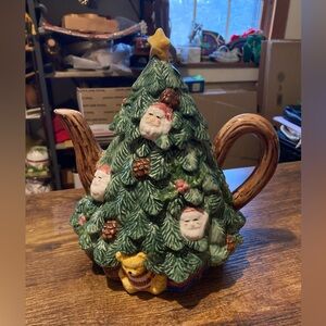 Vintage Nantucket ceramic/porcelain tea pot